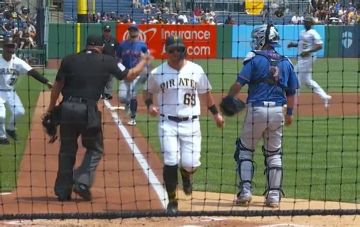 This WAS NOT the smartest idea 😬 (via MLB Error) #MLB #baseball | MLB Throwbacks