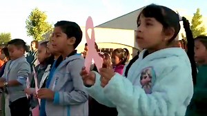Kids sing to principal fighting cancer