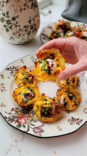This Sunday’s supper I’m sharing my Smashed Potato Cups, which are one of my favorite bites to make during the holiday season. Baby potatoes are baked until golden and crisp, then stuffed with cheese and baked another minute until melted and bubbly. These smashed potato cups are fully customizable. I think they would make a great brunch item with eggs and sausage or bacon. I’ve included recipes for a delicious homemade taco meat for taco smashed potato cups, as well as a loaded baked potato smas