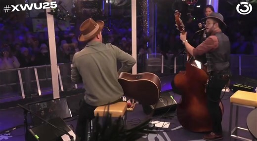 @Hitradio Ö3 Weihnachtswunder - in Salzburg . #live #crowd #singing #christmas