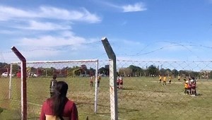 PMR Sports Group ⚽️🏆 on Instagram: "Fuerte o a colocar al ángulo? ⚽️Las dos mejor! 💥💣 Pégale como quieras @giraldez_9"