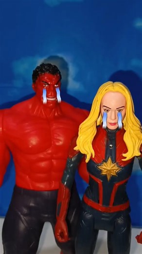 Red Hulk and Captain Marvel in Dinosaur Prank Until Sad #marveltoys #spiderman #hulk