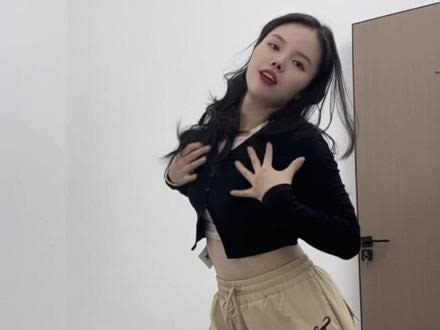 和千金互不打扰模式，她玩她的，我跳我的#ffff #lipshipskiss #产后宝妈