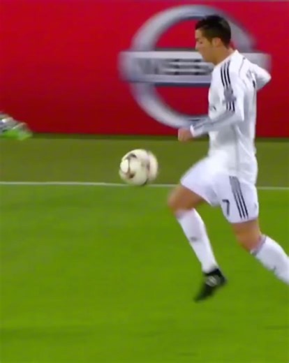 Ronaldo dribbling 🤩 #football #ronaldo #dribbling #skills #fyp | Messi