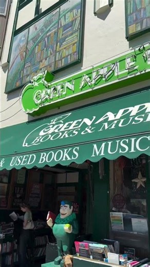 Went to greenapplebooks to see The Fertility Formula and sign a copy! This is still so cool to see