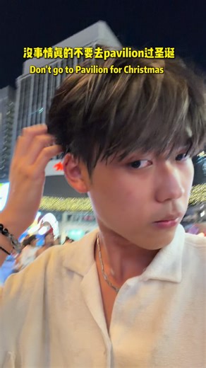 Wee Lee on Instagram: "这个平安夜，我决定来点不一样 #圣诞节 #christmas #pavilion #countdowntochristmas #prank"