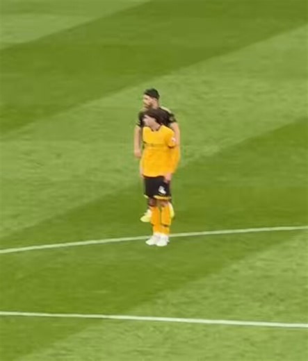 Raul Jimenez was given a standing ovation by Wolves’ fans, as the entire stadium chanted his name and sang “SÍ SEÑOR.” 👏🏼Wolves will be relegated and this was the fans’ way of thanking the Mexican striker for everything he gave to the club. ❤️🏴󠁧󠁢󠁥󠁮󠁧󠁿🐺