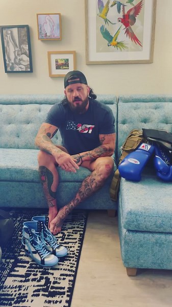 Watch Warren “The Destroyer” Thompson as he makes his Bare Knuckle boxing @bkb_official1 debut tonight in Orlando. @cariberoyaleorlando Beast goes way back with Warren to the days when we sponsored @glorykickboxing. | Beast Sports Nutrition | Facebook