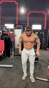 Craig Morton on Instagram: "Little posing practise post chest!! 💪🏻💪🏻 #chestday #aesthetic #motivation #bodybuilding #bodypositivity"