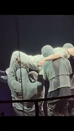 taehyung fall down in mid of concert