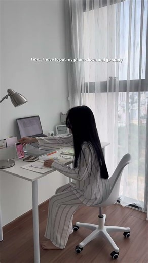 POV: Your Phone Turns Into Your Strict Asian Mom 😭 (‪@MomClock‬ app review)