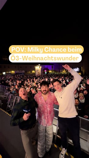 Hitradio Ö3 on Instagram: "Ö3-Weihnachtswunder mit Livemusik von @milkychance_official auf jeden Fall das allerbeste Feeling 🥰 ✨ Ö3-Weihnachtswunder #xwu25 ✨ 📝 Wünschen & 💰Spenden 📱 oe3.orf.at - Link in Bio ☎️ 0800 664 700 🎶 jetzt #Ö3 einschalten 📍 live vom Kapitelplatz in Salzburg @altstadt.salzburg @visitsalzburg"