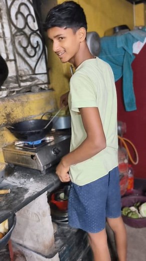 771K views · 7K reactions | তোমাদের দাদা ভাই রুটি বেড়ে যাচ্ছে কি রকম দেখো #viral #short #video2024 藍﫣 | Ramesh Patra | Facebook