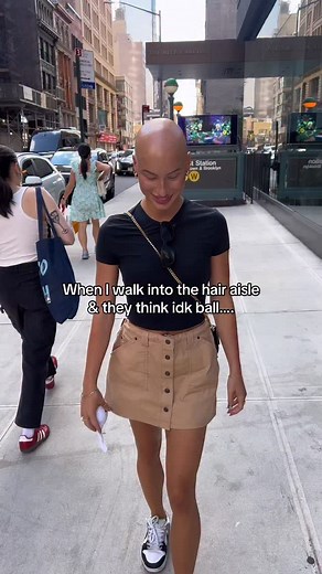 131K views · 172 reactions | Most wigs cheaper than $4k too ‍↔️ iykyk #wigs #alopecia #wiginfluencer Inspo from the queen herself @alexyoumazzo 硫‍♀️‍➡️ | chl0ebean | Facebook