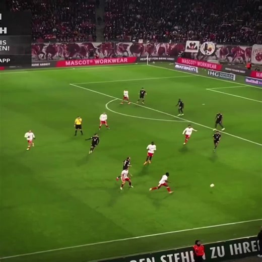 Jamal Musiala Returns to Bayern München Action