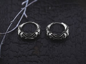 HR Giger Alien Xenomorph Silver Hoop Earrings – Biomechanical, Cyborg, Futuristic Jewelry - Etsy