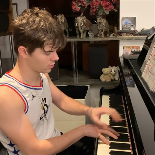 🎹 Music live stream ❤️ every Sunday 18 h / 6 PM CET 🌟 I am playing my great great great grandfather's Franz Liszt composition Liebestraum. I will cherish playing his compostiions all my life❤️ Thank you so much for supporting my music with stars 😍 | Michael Andreas Häringer