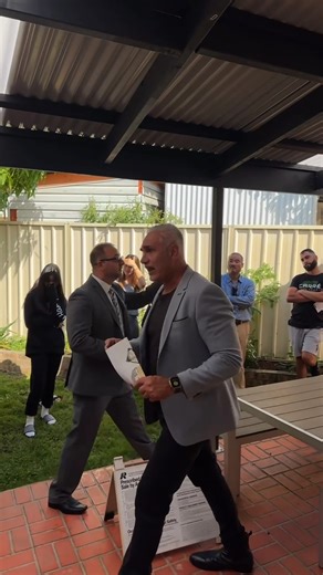 Intense Auction in Lidcombe 😬 5 bedrooms. Will it sell...? Agent: Paul Errichiello - Mint Property Agents | Tom Panos