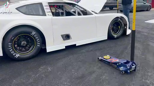 Cold start 🥶 #carstourseries #NASCAR #racecar #kicknasphalt #asphaltlatemodel