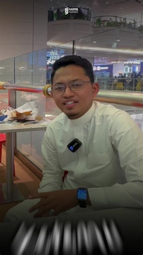 Gurih banget dengernya 🤩✨ Masih bingung harus belajar ammiyah atau tidak nih, Ahbab? Kaget dengan fenomena dialek negara arab yang bermacam-macam? Nih liat faktanya akhimin Asykar ketemu dgn orang jordan, cas cis cus, tetep nyambung dan malahan pake ammiyah jadi makin nyambung ngobrolnya 🤩🤩 Ayo jangan ragu-ragu, daftar sekarang dan hubungi admin lelalui whatsapp yaa 🤗 #yallajagobareng #hayfaacademy #terhayfahayfa #course #arabic #arabiccourse@Askar Moeslim