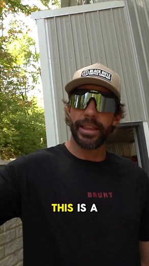 Everyone knows lap pools are for swimming and boat loops… sorry @lynzskate 😂 | Channel199