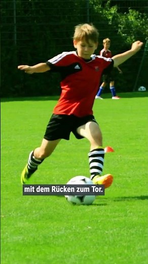 Suche eine Linie: Präzision und Technik im Torabschluss! #Training #Fußball