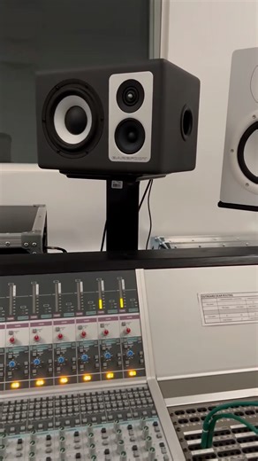 Getting into the groove with the #Footprint03 via @bradactonsongs • Giving the @barefootsound Footprints a run in! | Barefoot Sound