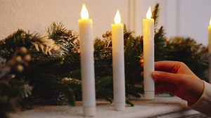 Baquler 24 Pcs 8.9 Inch Flameless Taper Candles Dripless Battery Operated LED Flickering Candlesticks Window Candle with 3D Flickering Flame for Easter Home Wedding Dinner Church Decor