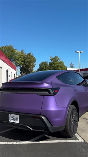 🤭🤭That's absolutely stunning, this color! I feel just looking isn't enough—I wanna slap that pretty ass!🖐️🖐️ Avery Matte Metallic Purple is pure vibes! #decal #carwrap #vinylwrapping #vinylwrap #vinylwraps