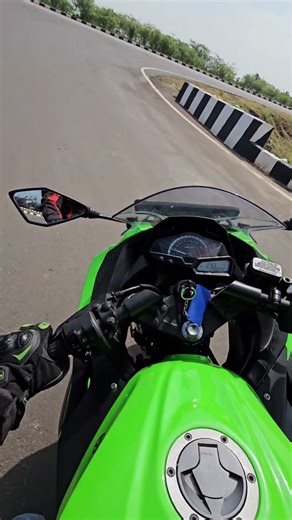 Ninja 300 wobbling issue #youtubeshorts #ninja #bike