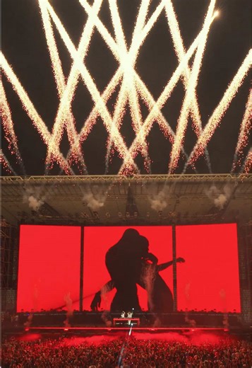 This is where time slows down and feeling takes over. Exactly where we want to be ❤️‍🔥 #artbat #livedj #electronicmusic