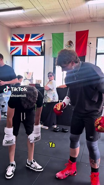 Misho se lesiona en el hombro durante la velada