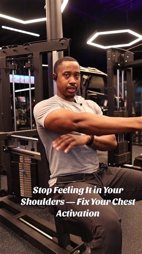 If your shoulders always burn more than your chest… here’s why 👇🏽 You’re pressing without downward scapular retraction — meaning your shoulders roll forward and take over the movement. Do this instead: 🔹 Pull your shoulder blades down and back 🔹 Keep your chest lifted 🔹 Drive your palms through your mid-to-lower chest line That small adjustment changes everything. Your pecs finally take the load they were meant to. 🎯 Watch till the end — fix your setup and feel your chest work instantly.
