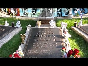 Elvis' grave and meditation garden - 2010