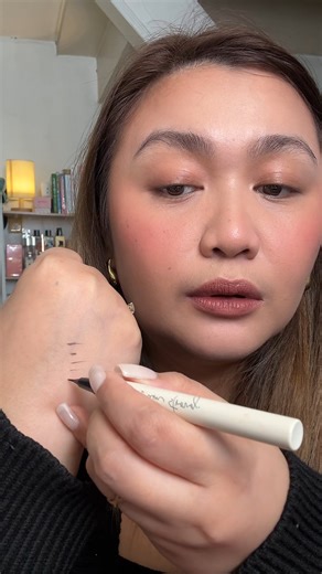 A lot of you LOVE it when we come up with eyebrow tutorials ✔️ We LOVE using the Microblade Pen Perfector from Strokes, but we also know that there are some of you who find it challenging to use it❗Here are a few reminders from Coach Abby on how to use one of our studio-favorite brow pens 💕 Products we’ve shown in the video: ○ Strokes Beauty Lab Microblade Pen Perfector | https://bit.ly/39tzfC1 ○ Anastasia Beverly Hills Brow Gel | https://goeco.asia/OOH5gGCI Learn how to groom your brows hands-