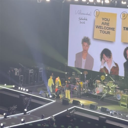 ［ Ryo ］ on Instagram: "❤︎ 2025.12.14 15TH ANNIVERSARY VIP PARTY'25 TOYOTA ARENA TOKYO DAY2 DAY2は4階席上手から✨ Day1であんな場所から登場するなんて全く思っていなかったから Day2はしっかりチェック👀笑 出てきた瞬間、わかっていたのにまんまと 「キャー🙈」ってなりました🤭🧡 そして、ライブ前にお酒を飲みながら待機、 なかなかできそうでできないから とっても贅沢な時間でした😊 ほろ酔いでライブ参戦もたまには楽しい🤭 1. Kick & Spin 2. Burger Queen 3. クソッタレな貴様らへ 4. She's Very 5. Dear Enemies 6. ？ 7. My Blueberry Morning 8. Kiss the damage 9. FISH TACOS PARTY 10. Waterdrop 11. Dance With the Alien 12. Adam's Apple Pie 13. Onion Killing Party / サトヤス