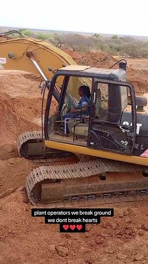 Women in Construction: Breaking Ground with Heavy Machinery