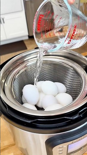 How to cook Easter eggs in an instant pot 🥚 #eastereggs #instantpot #pressurecooker
