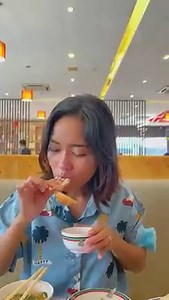 ម្នាក់14.8$ តែអាចញាំគ្រឿងសមុទ្រ សាច់អាំង និងស៊ុបម៉ាតឹងពោះ 👍 សម្រាប់អ្នកដែលចូលចិត្តគ្រឿងសមុទ្រ សាលម៉ុន និងស៊ុបសាច់អាំងអាចមកញាំដោយឥតកំណត់ម៉ោKakasuki&BBQ កាកាស៊ុគី៊ុគី - ហាងឈ្មKakasuki&BBQ កាកាស៊ុគីស៊ុគី - ទំនាក់ទំនង : 012 287767 / 010 287767 - តំលៃ: $14,80 - ក្មេងក្រោម90Cm free 90Cm ដល់ 130Cm គិតពាក់កណ្តាលមនុស្សធំ - បើកលក់: 11:00AM To 10:00PM - ទីតាំង : កោះពេជ្រ ចុះ ពីស្ពាននាគភ្លោះ បត់ឆ្វេង - Google Map : https://maps.app.goo.gl/4aWMbmNv9BKiXJW6A | Leng Bunsrong - Tos Hob