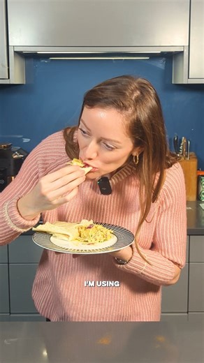 GQ Jordan | Nutritionist on Instagram: "This is a great example of how flavour and support can sit in the same bowl.👇🏻 Thank you @aathirasethumadhavan for this 🥰💚 Garlic, ginger and turmeric bring compounds linked with reduced inflammation and immune support, while the mix of spices adds polyphenols, plant compounds that help manage everyday oxidative stress. Greek yogurt provides protein, calcium and live cultures for digestion, and using spices for depth means you don’t need much oil to ma