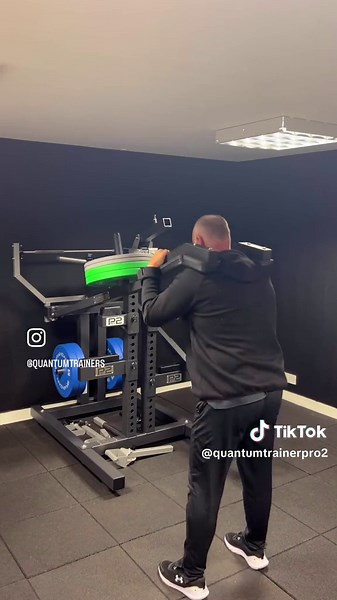 Squat alternative on the Quantum Pro2 The Pro2 has been designed so that various off the shelf attachments can be used with it, adding to the never ending list of exercises that can be performed. Here is one, using a shoulder pad attachment for squats and with the longer impact buffer, being used lower down, enabling you to get that last squat in safety! It does not matter how you train or what your training for the QT Pro2 has got you covered 👊#legday#squats#quantumtrainerpro2 #garagegym #trai