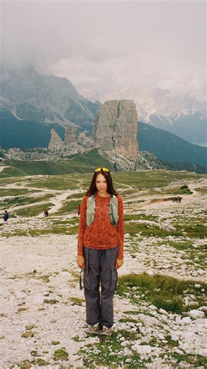 Sophia Toomb on Instagram: "peaking! 🌀🔋⛰️ outfit details: pants — thrifted merino wool base layer @rei socks @smartwool shoes @hoka vest @salomon #outdoorsygirl #hikinggirls #hikingfit"