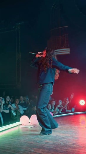 Blending digital and VHS for Multicam concert videos #concertphotographer #concertvideography #vhs