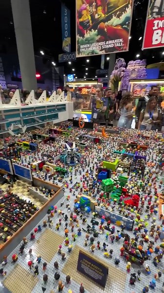 The LEGO San Diego Comic-Con Booth was... San Diego Comic-Con! - IGN