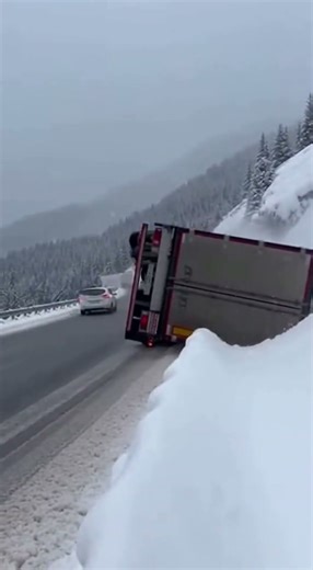 Out of Control Semi Truck Slides on Icy Mountain Pass 😱🚛 | Donner Pass