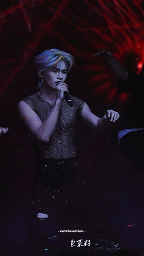 I swear I only look at his face 😩 #yunqi #tomyshore