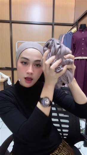 Cara Memakai Pashmina Secara Simpel