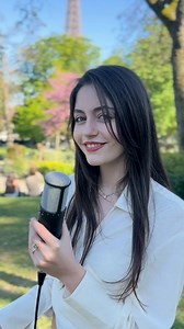 La Solitudine ❤️ Laura Pausini Une chanson qui parle au cœur, bercée par l’atmosphère parisienne ✨ (All rights on the musical work performed are reserved to their owners) #lasolitudine #LauraPausini #90s #italian #song #love #cover | Giulia Falcone - Artista