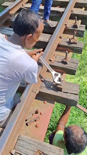 Rail Bridge Hook Bolt Tightening by Key-Man. #shorts #ytshorts #hookbolt #repair #railbridge #reelsvideoシ #reelsfbシ #reelsfypシ | Trains of BD