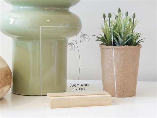 Personalized Birth Flower Acrylic Sign With Wood Stand, Mother's Day Gift - Etsy